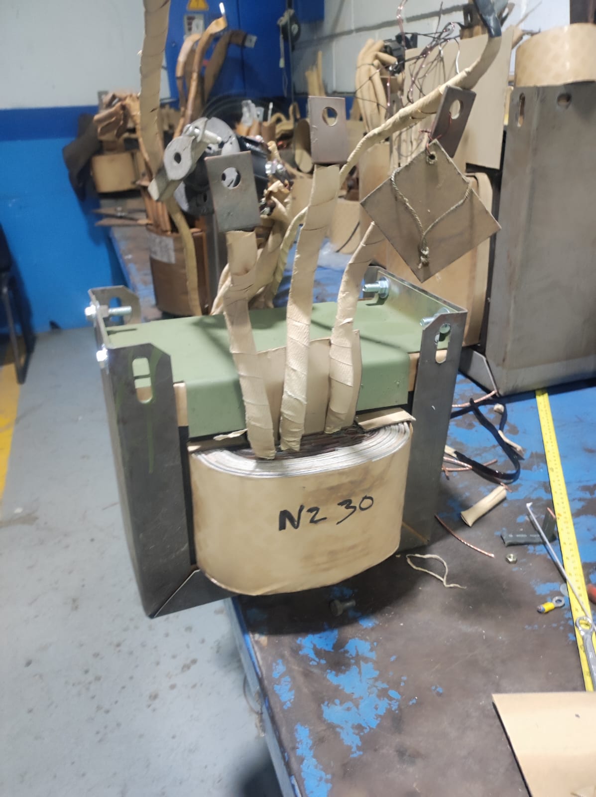 Núcleo y bobina ensamblados listos para instalación en tanque